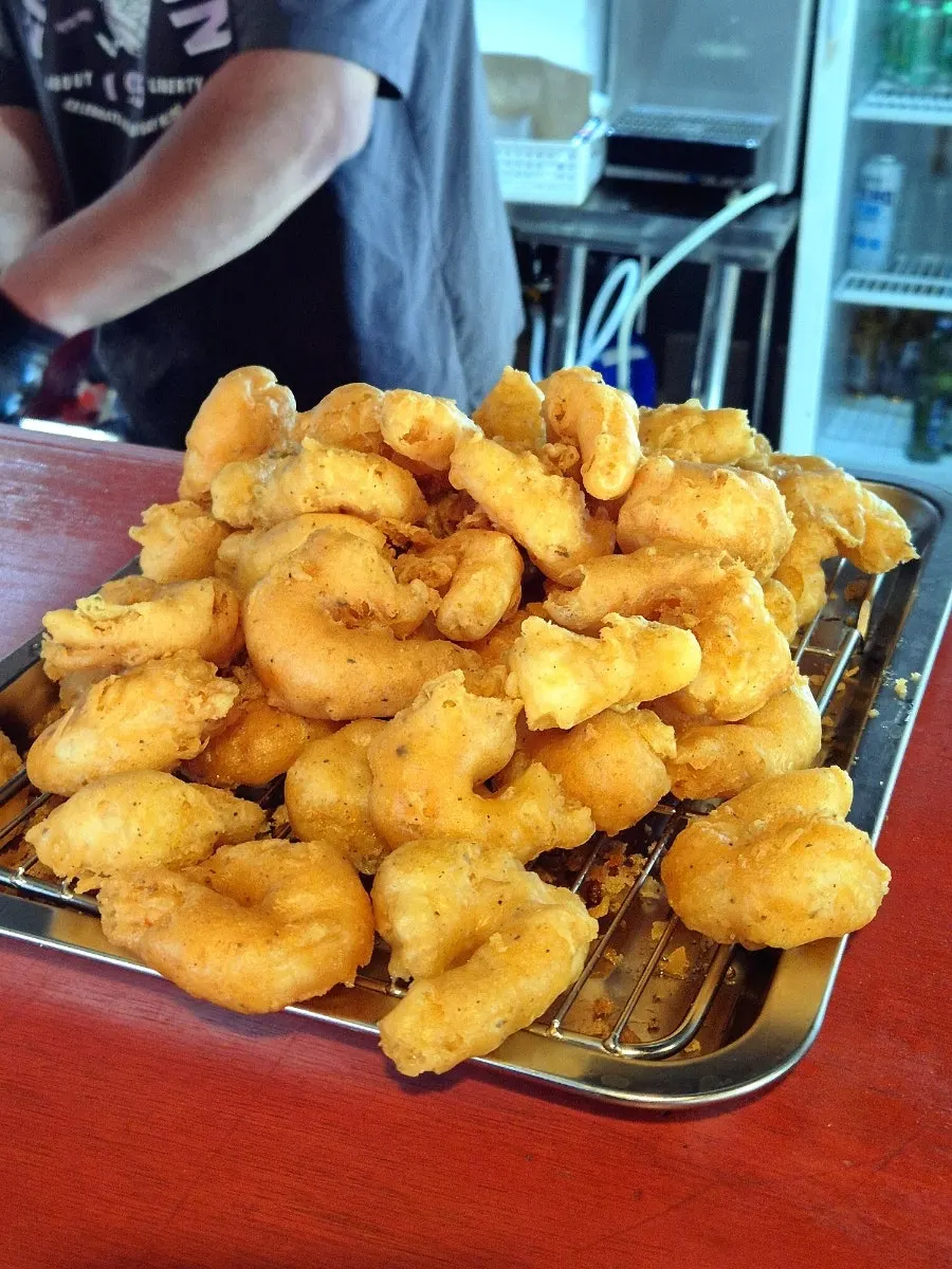 여유로운 테이블 배치의 홀스타코 실내