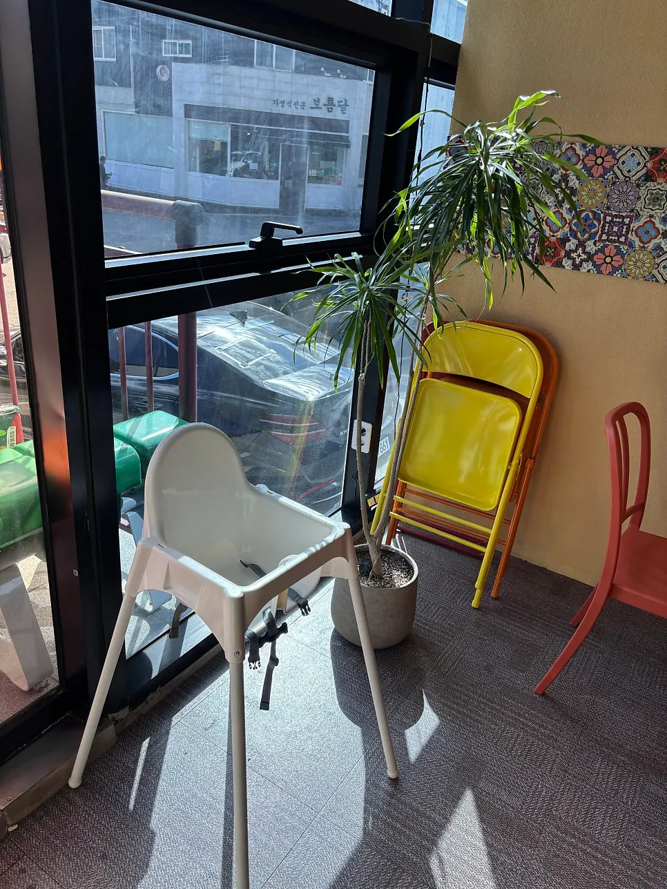 店内の手洗い場とセルフ浄水器