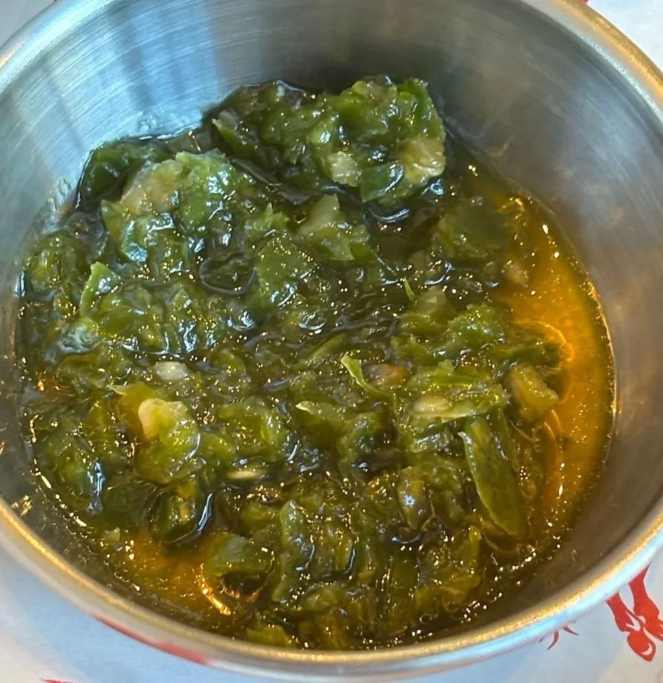 唐辛子ソースをかけたチリブリート