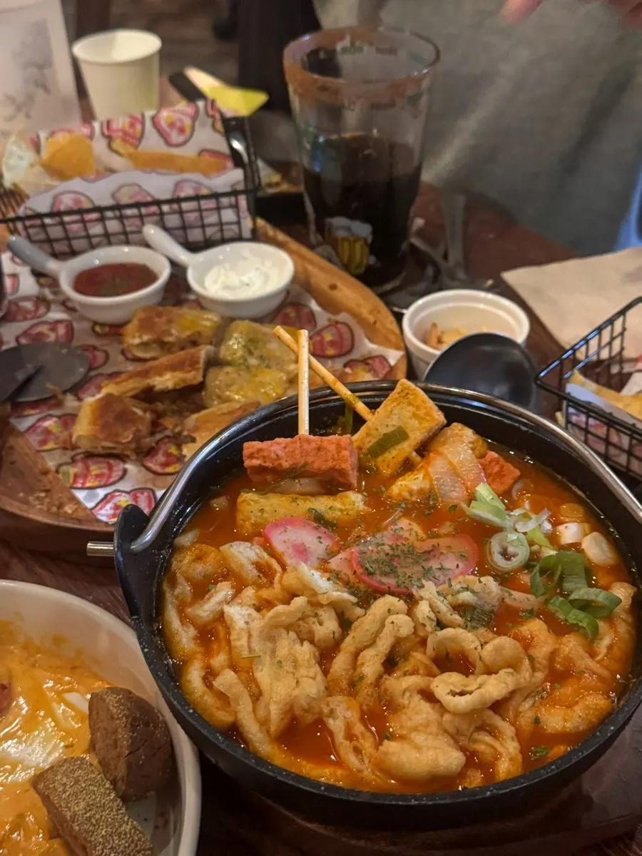 어묵이 푸짐한 어묵 김치 우동