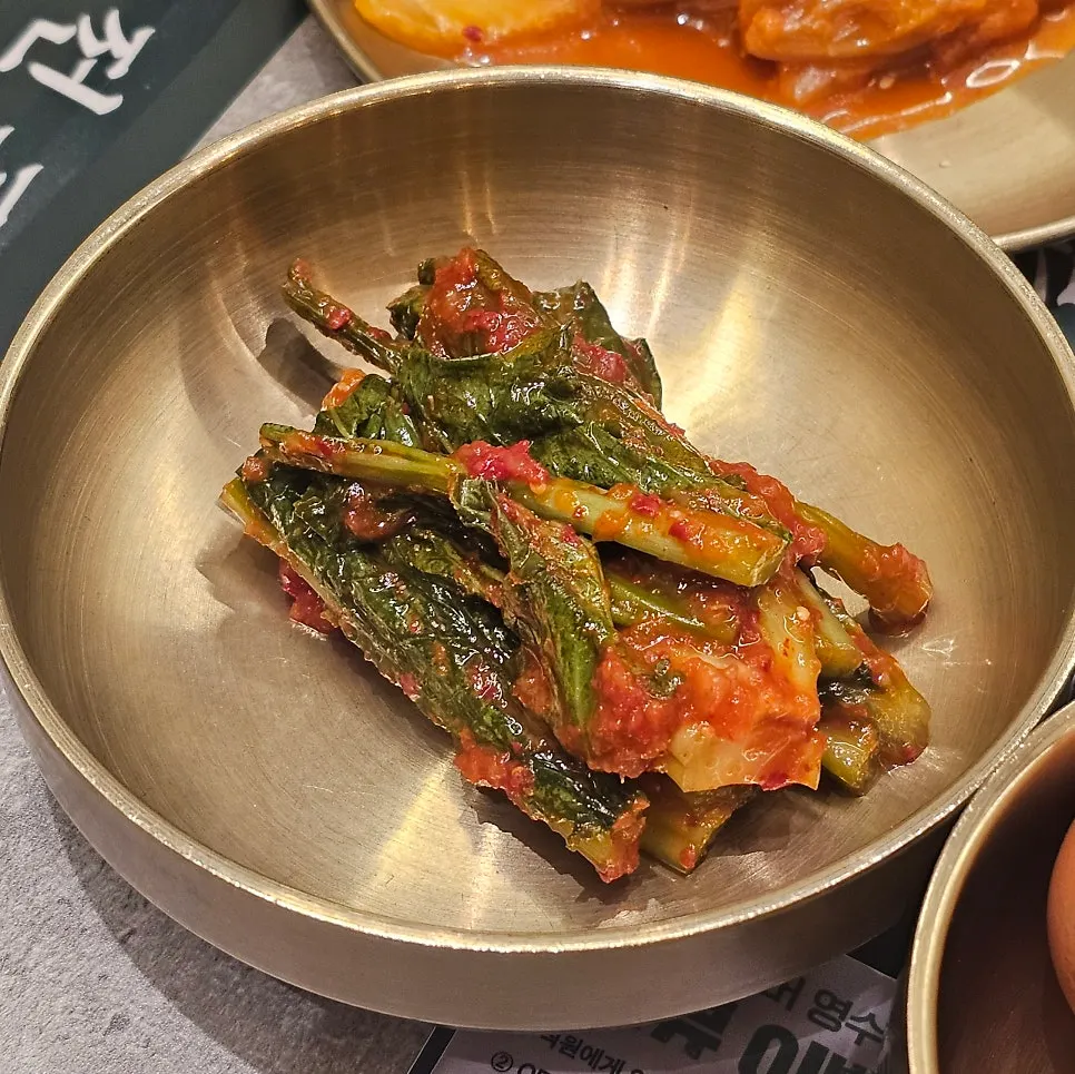 Close-up of the basic side dish plate