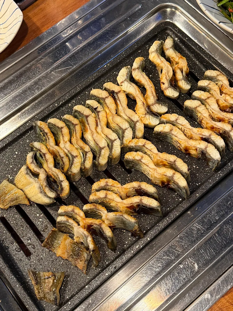Golden-brown grilled salt eel