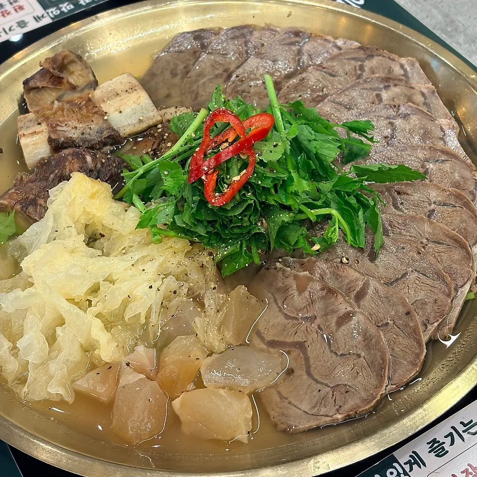 Mixed boiled pork hot pot medium simmering