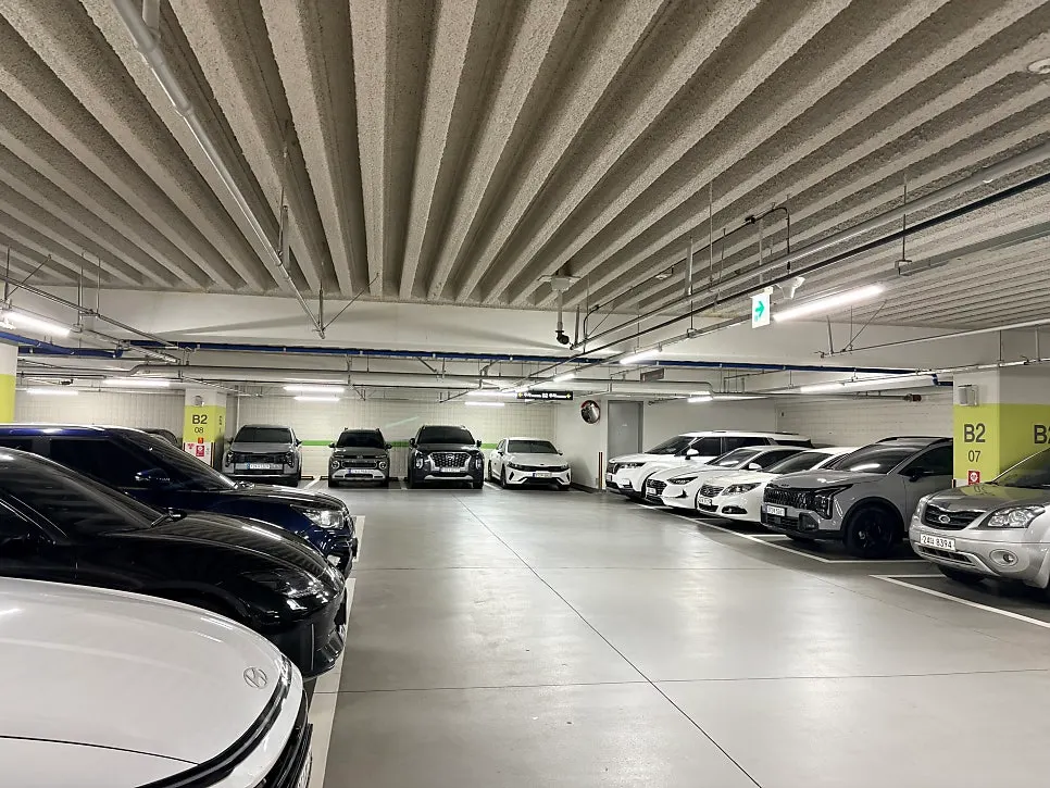 Building exterior and parking info for Ok Doenjang Suwon Hommaesil Branch