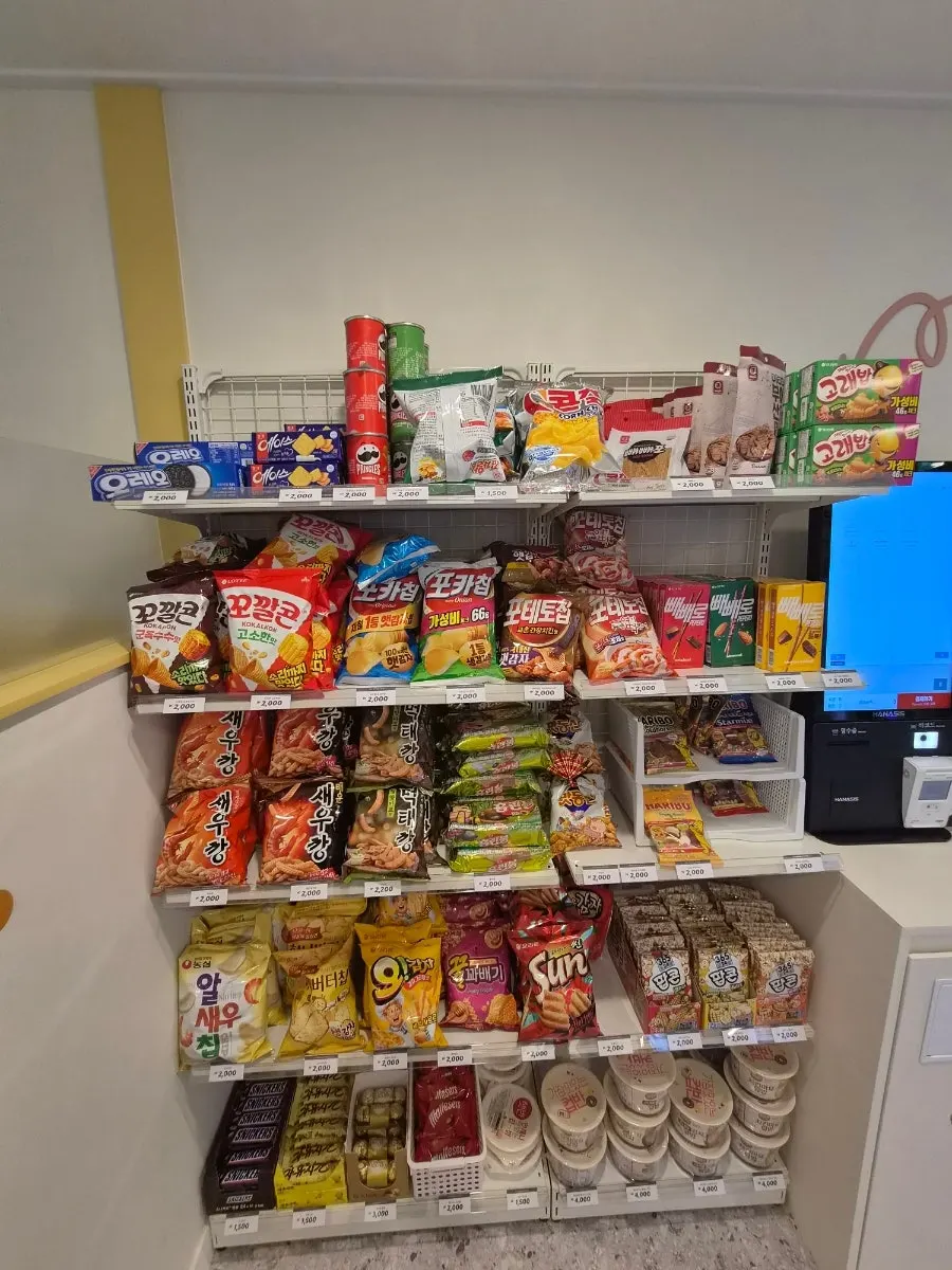 Snack and Hangang ramen corner in the store