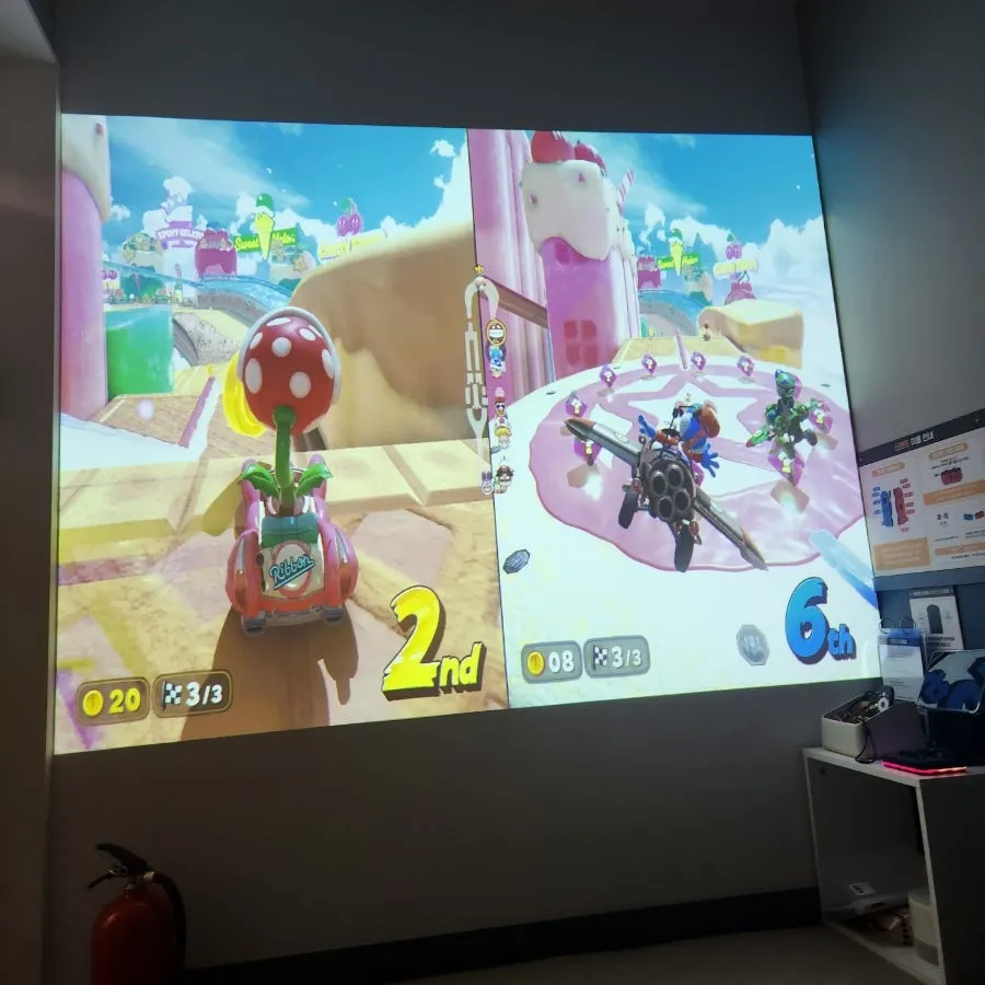 在墊房玩Nintendo Switch2的模樣