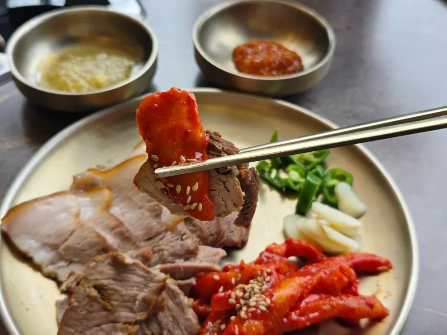 수육명장의 한돈 온수육 접시