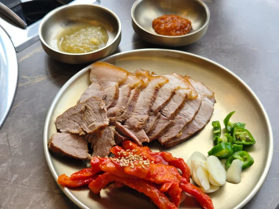 식사를 마친 호밀원샤브칼국수 테이블