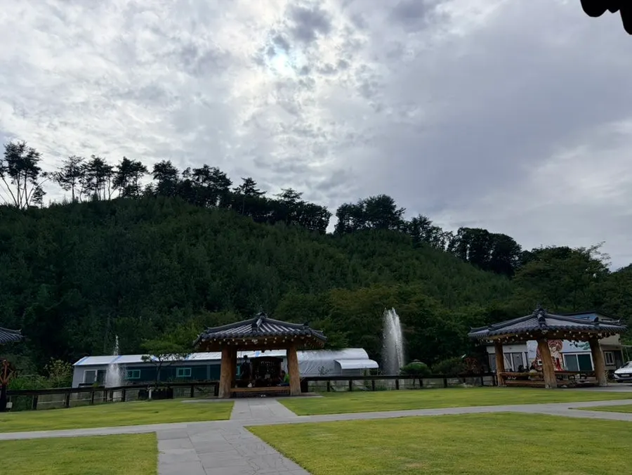 Pavilion-like space in the hanok café garden