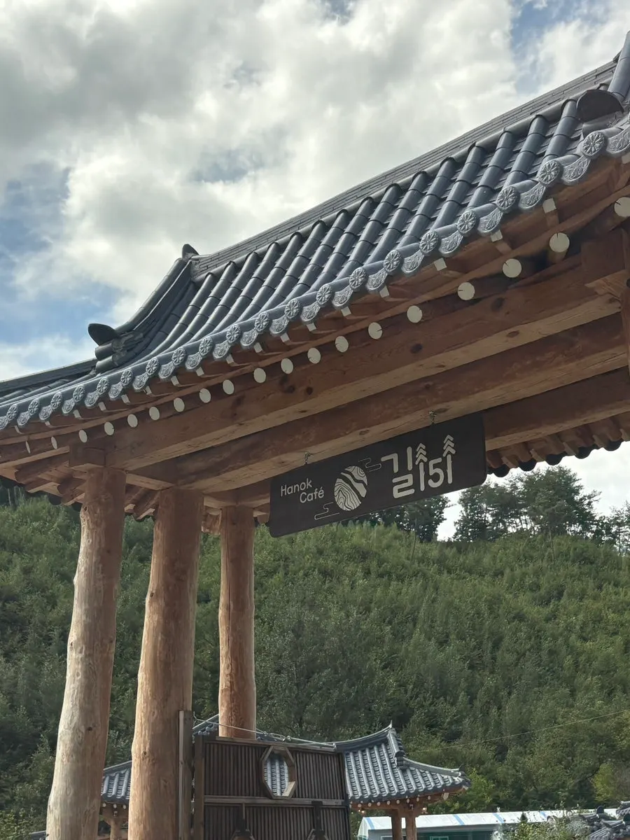 The huge scale of Gil151 Hanok Cafe that surprised us on arrival