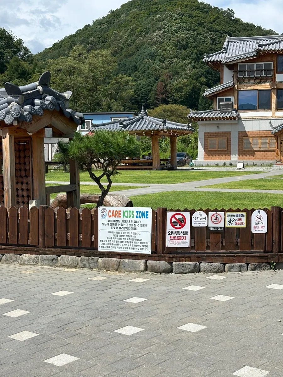 Gil151 Hanok Cafe's private free parking lot