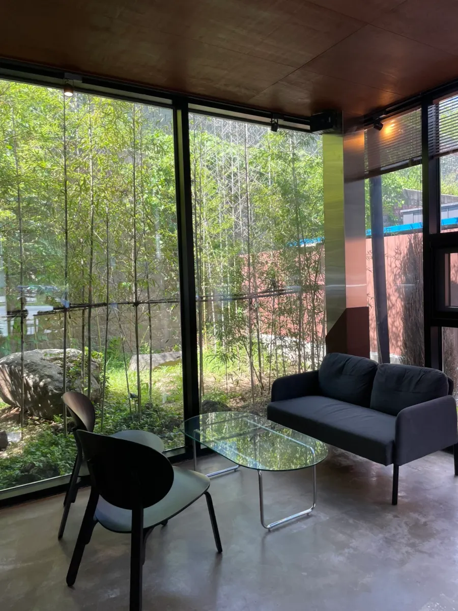 Café space with blankets available
