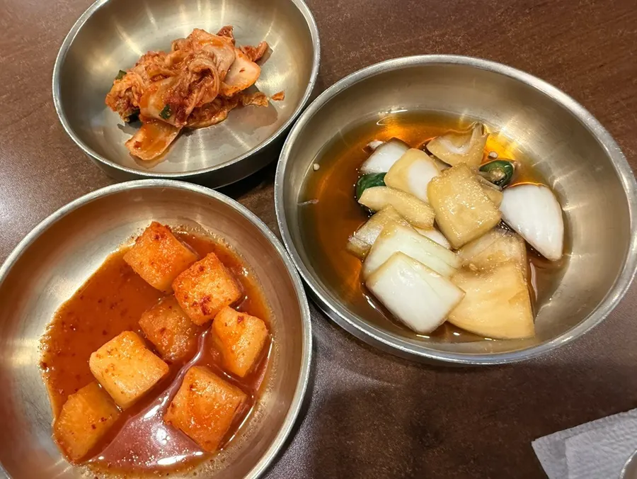 김치와 깍두기, 양파절임 기본 반찬