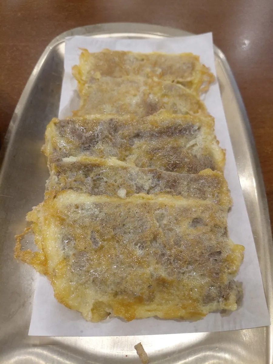 노릇하게 구워져 나온 소고기 육전