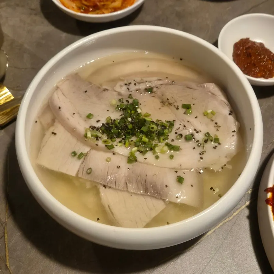 A bowl of gomtang at Anok