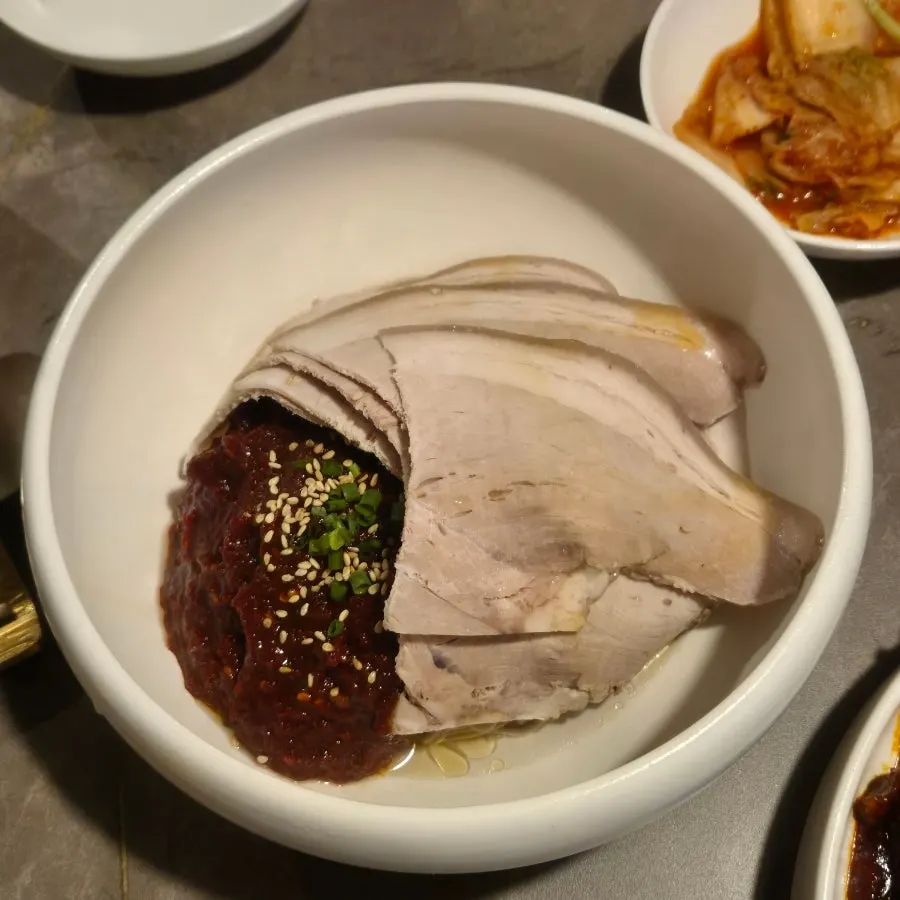 Bibim Pyongyang naengmyeon at Anok