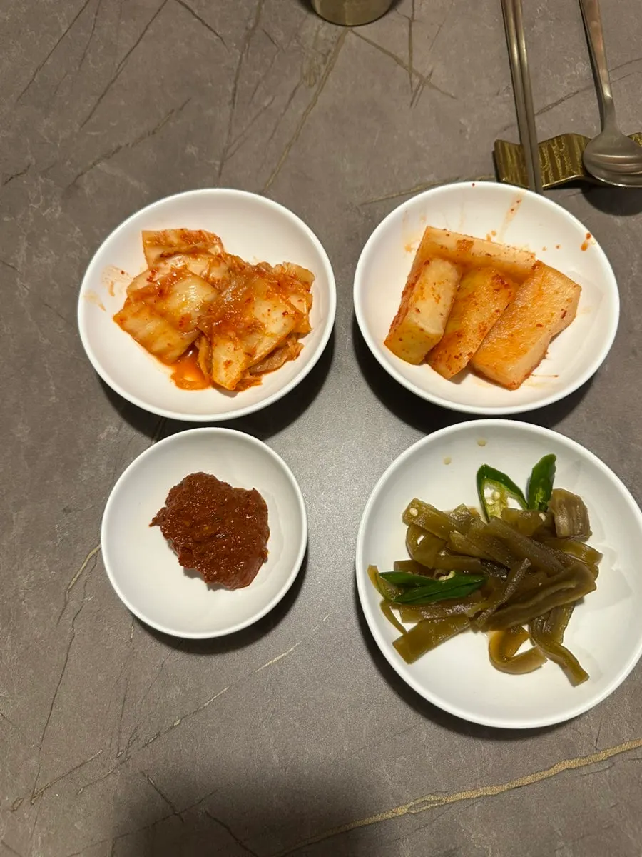 Basic side dishes: kimchi, kkakdugi, and gungchae namul