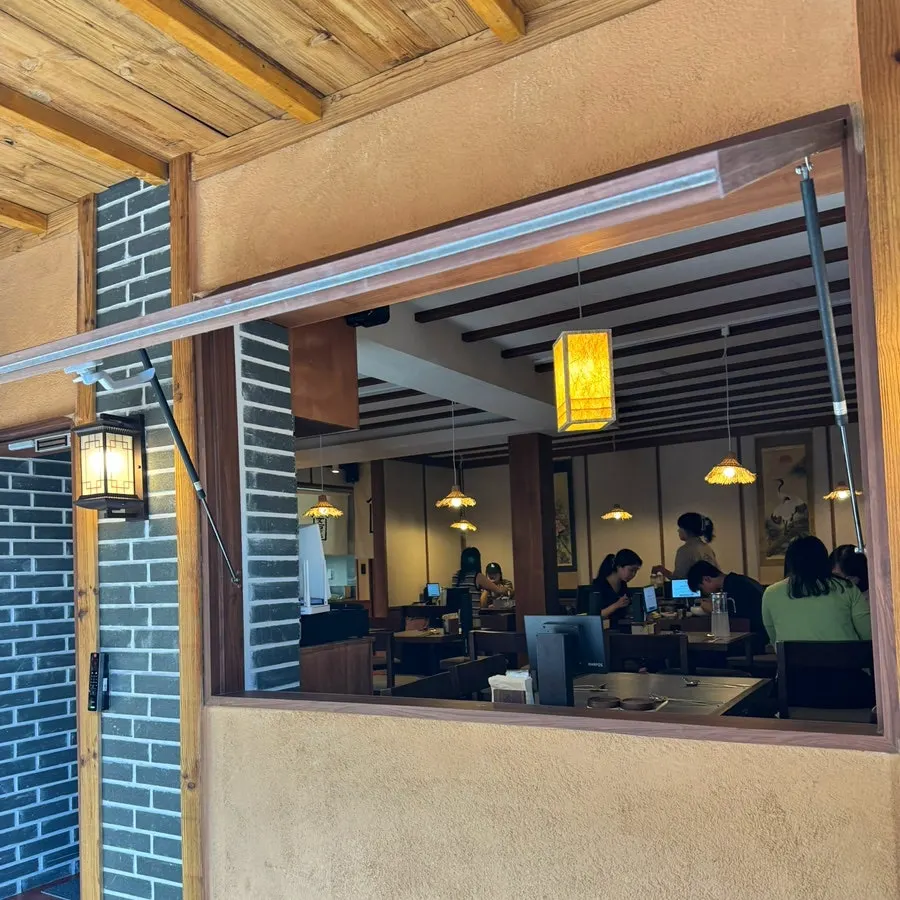 Anok's hanok entrance