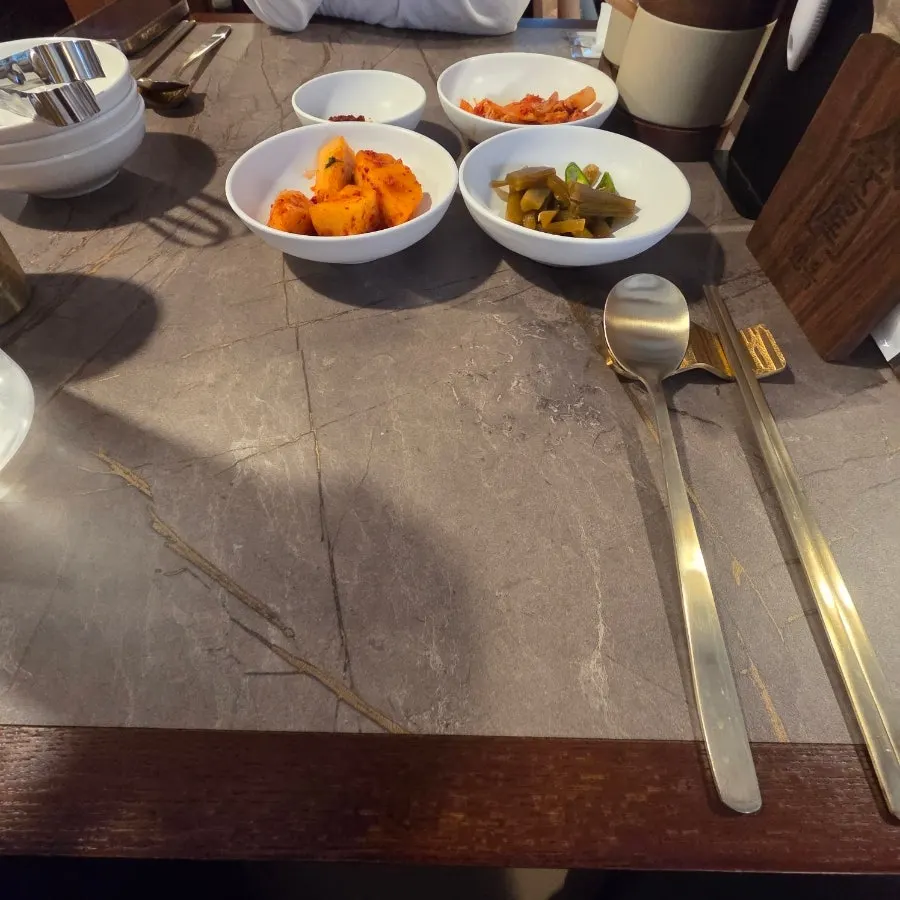 안옥에서 주문한 한식 한 상 차림