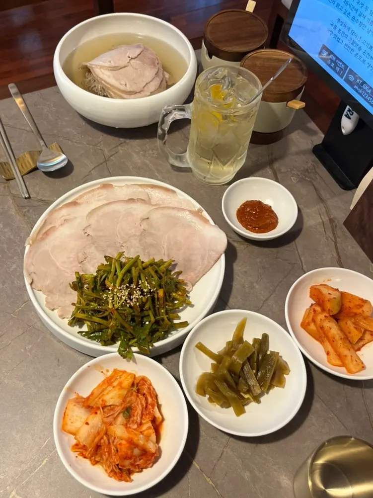Bowl of Anok's water-based Pyongyang naengmyeon