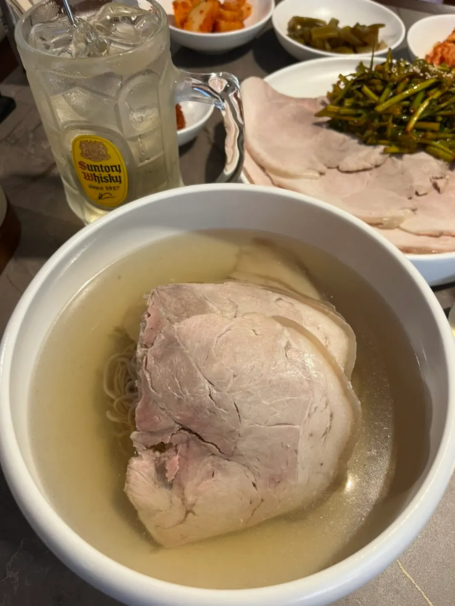 Pyongyang naengmyeon broth and toppings