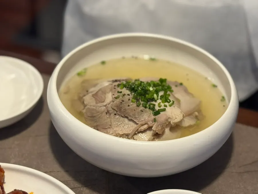 가장 먼저 나온 안옥 맑은 돼지곰탕