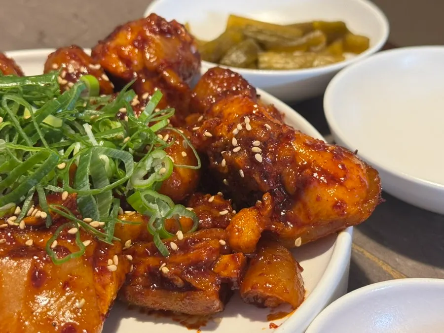 안옥 매콤한 양념의 돼지꼬리찜