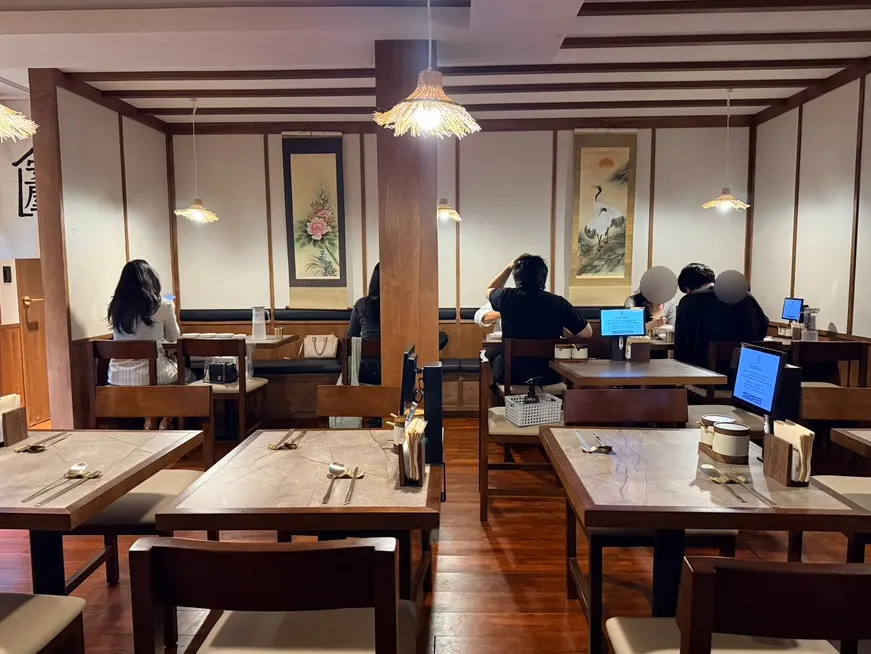 Overview of Anok's hanok interior hall