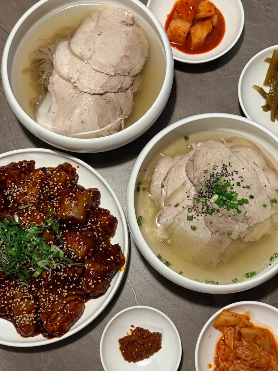 Another of Anok's basic side dish plates