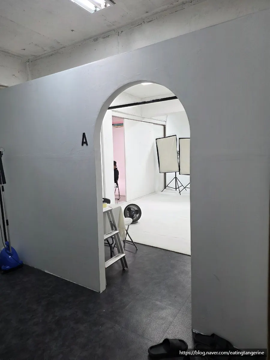 Full view of Areye Studio's Studio A cyclorama space