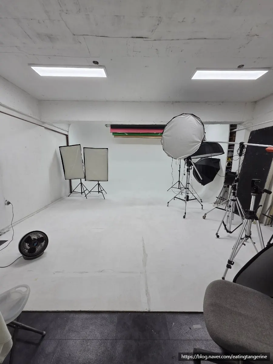 White cyclorama space in Studio A with lots of lighting