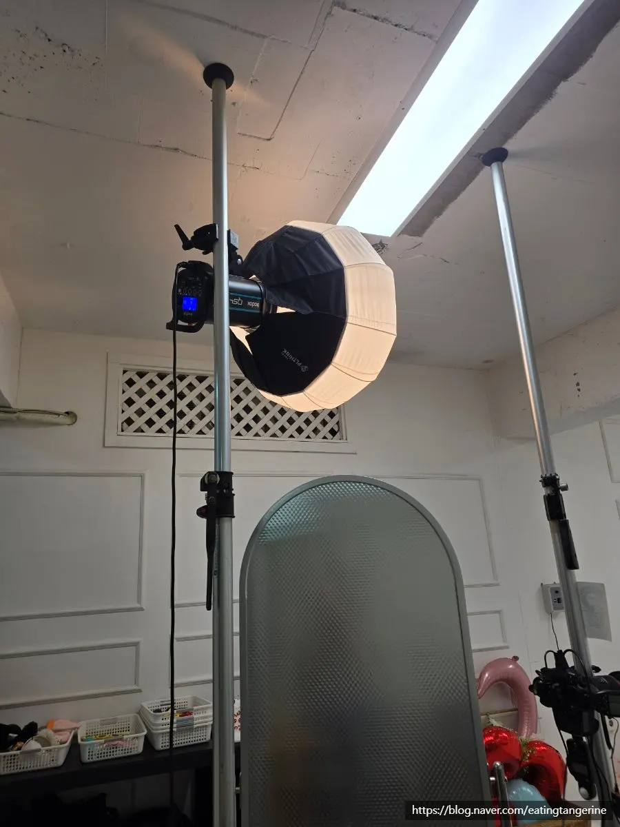 Light fixture hanging from the ceiling in Studio B