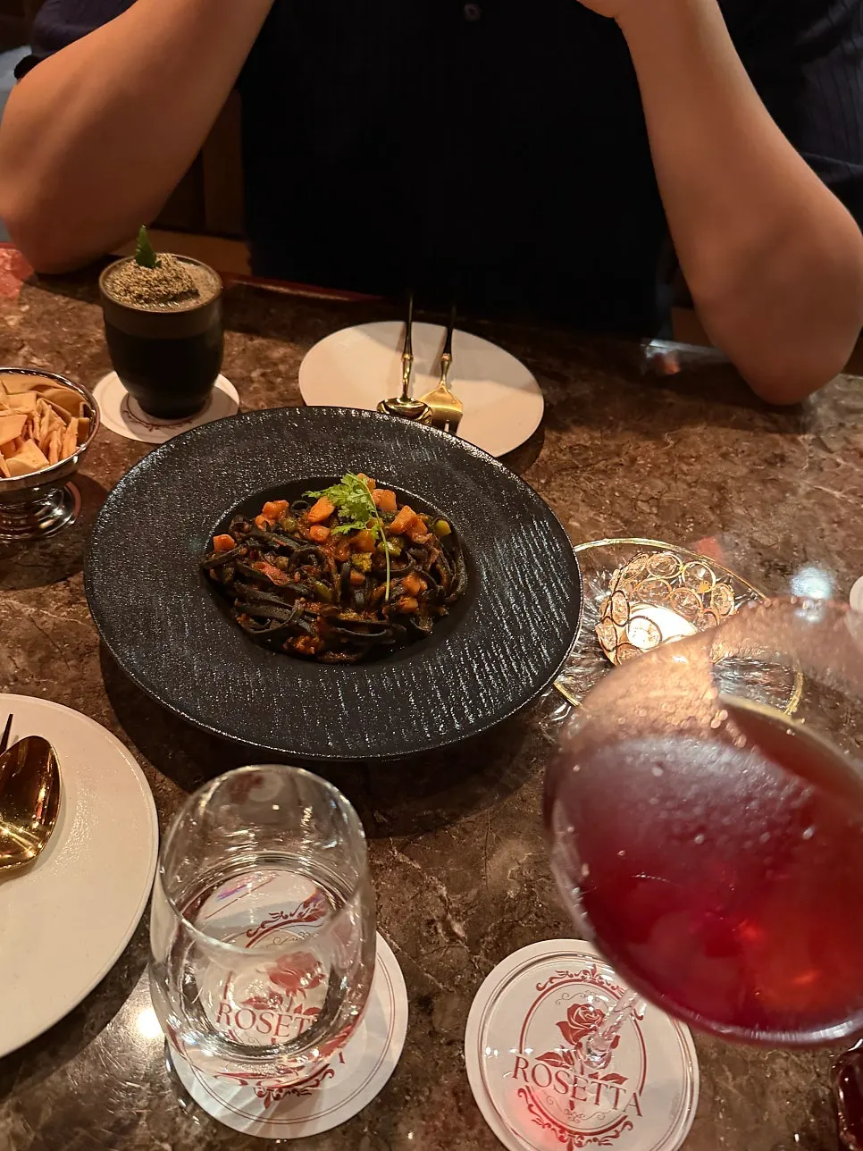 Small cocktail recalling a famous painting