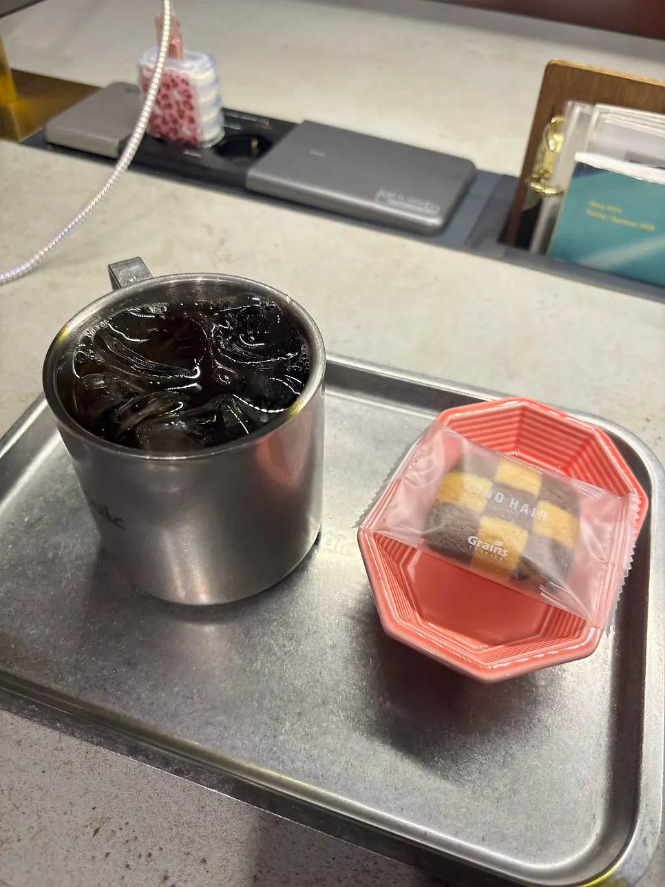 Iced tea and snacks provided during the dye wait