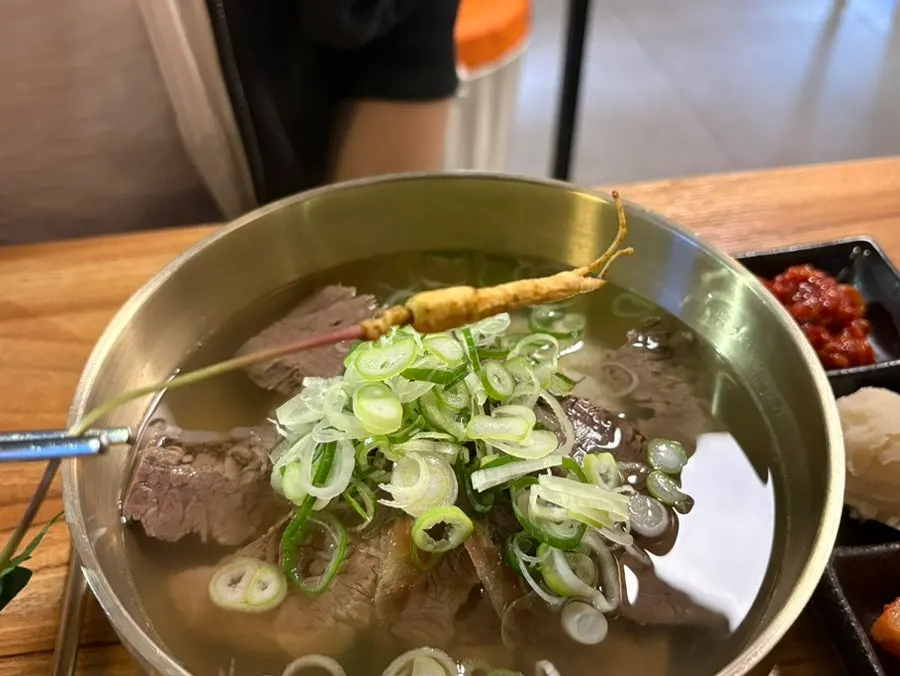 Close-up of clear beef gomtang broth