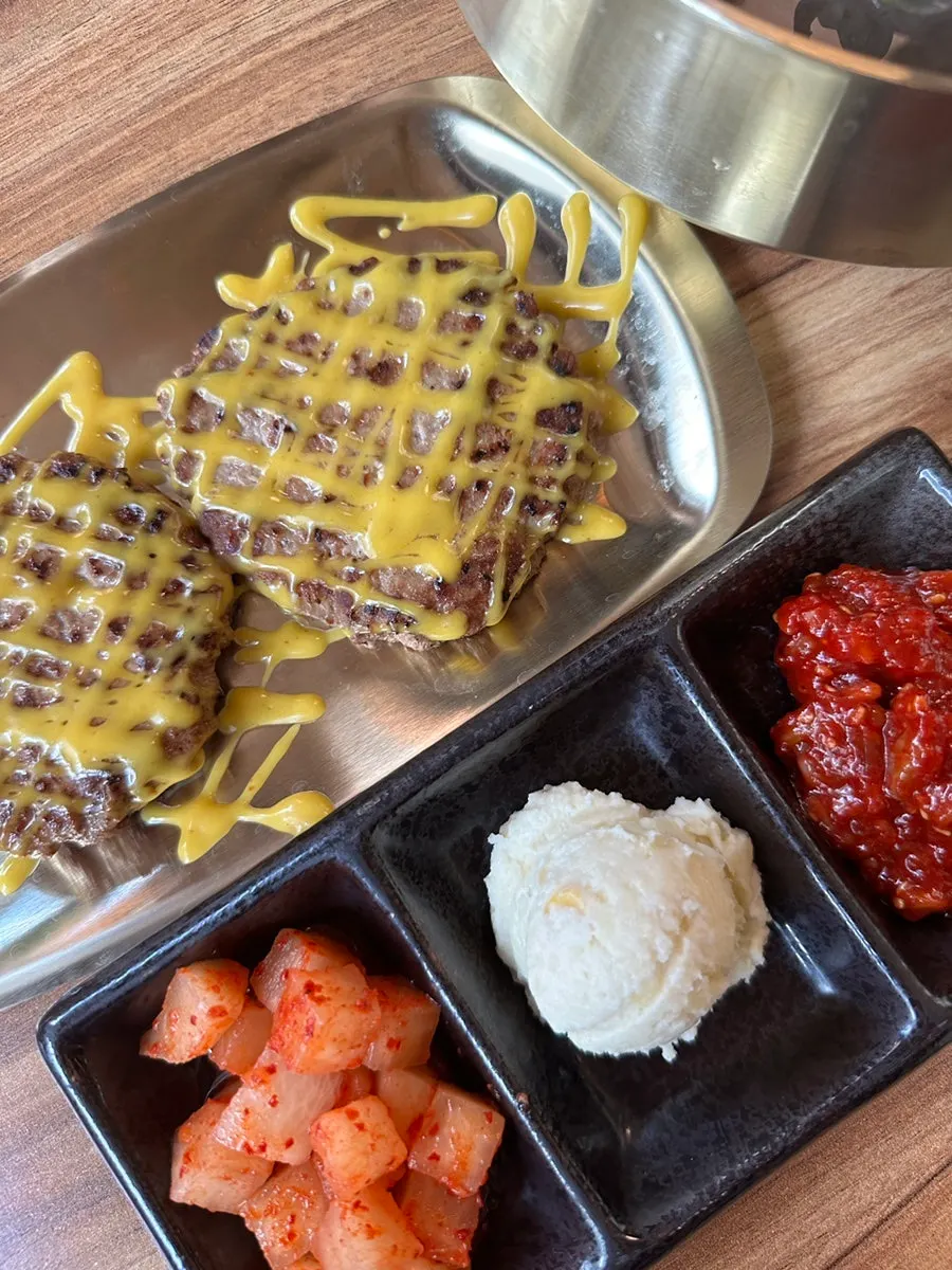 Table spread at Baengni Gomtang with tteokgalbi added