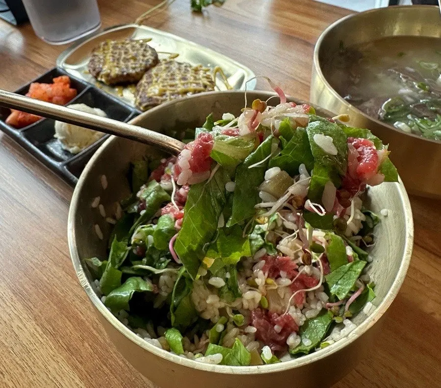 Soy sauce beef yukhoe bibimbap at Baengni Gomtang