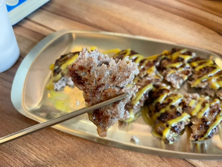 Tteokgalbi ordered alongside the gomtang at Baengni Gomtang