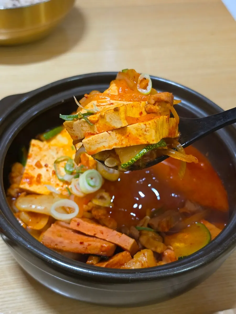 Spam and tofu inside the jjageuli