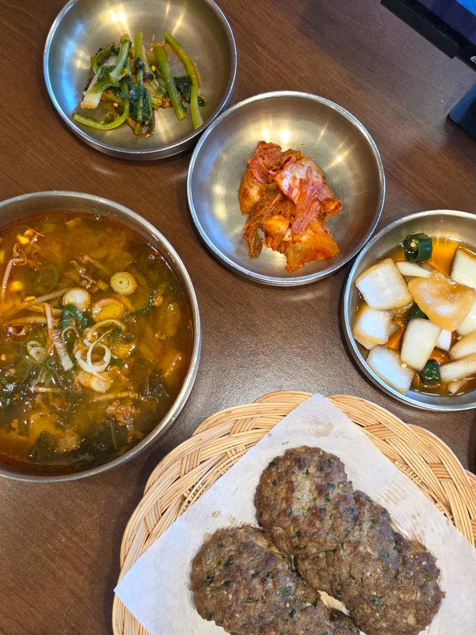 홍대입구역 육전국밥 서교점 매장 외관