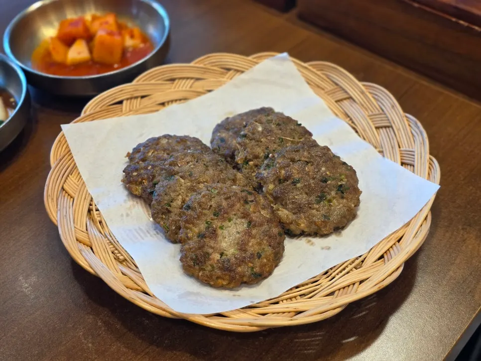 파와 채소가 보이는 수제소고기완자 단면
