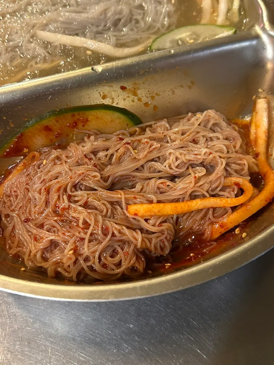 Half-and-half mul naengmyeon and bibim naengmyeon