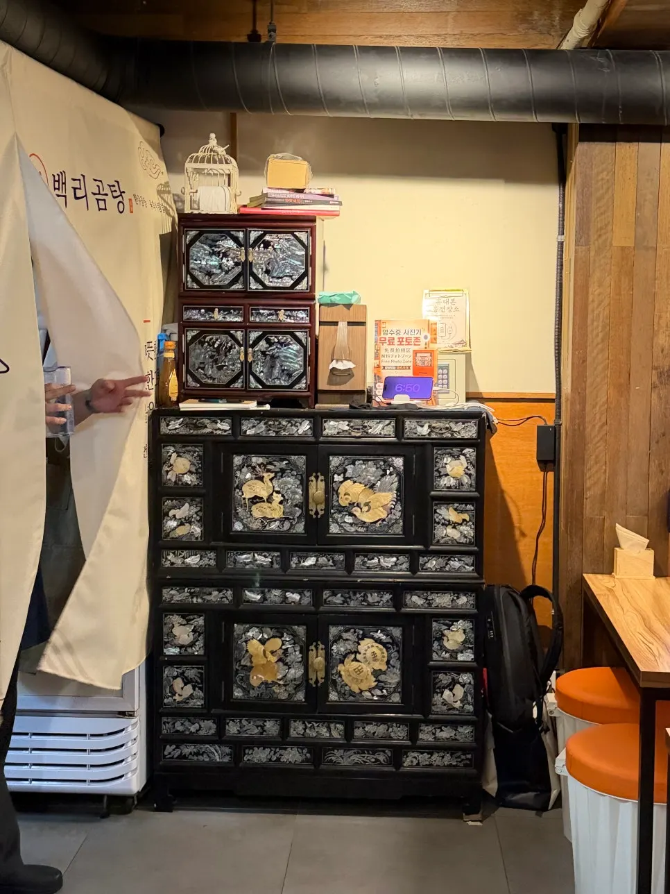 백리곰탕 출입구 세로 사진