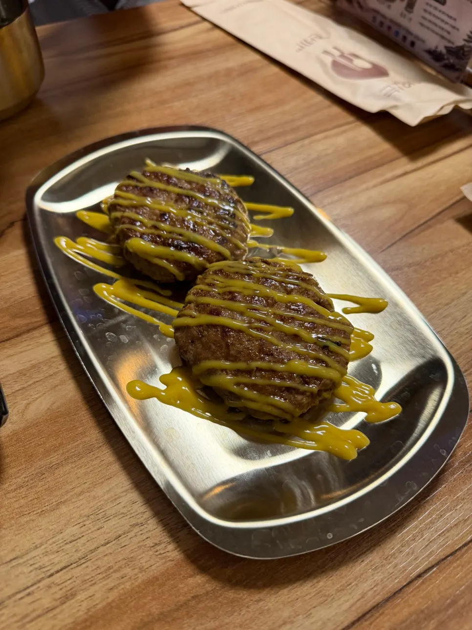 야채가 많이 올라간 한우간장 육회비빔밥
