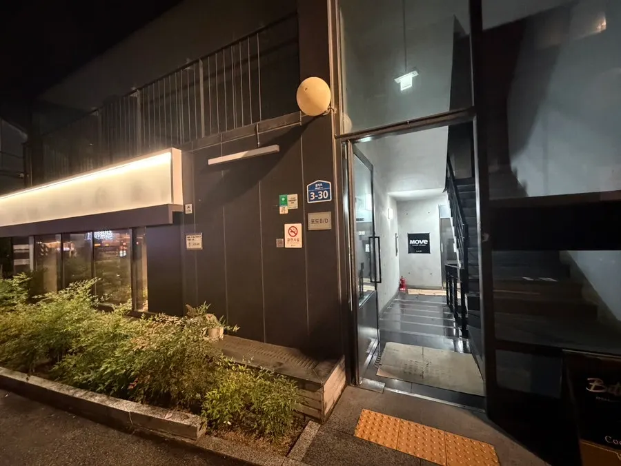 홍대 칵테일바 비터스 매장 전경