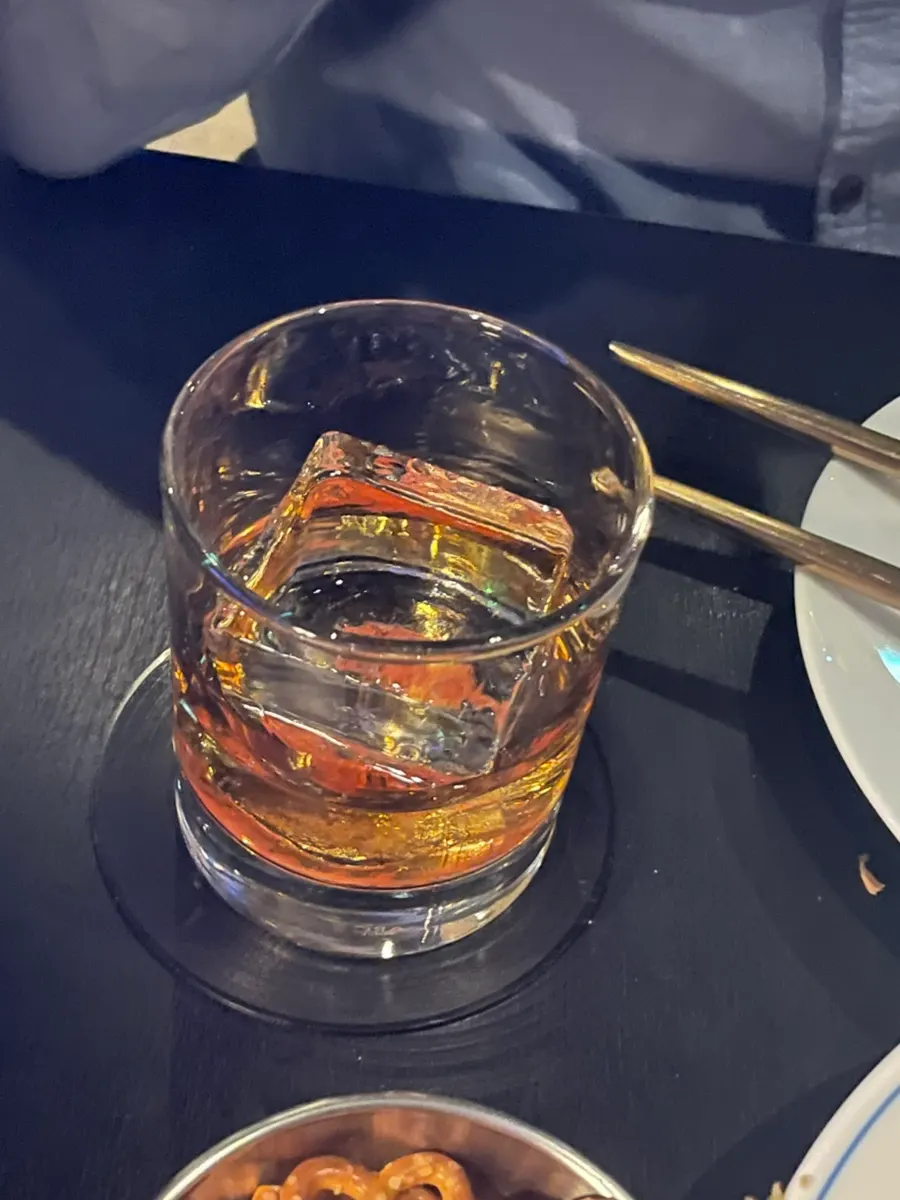 Bourbon glass finishing with an oaky aroma