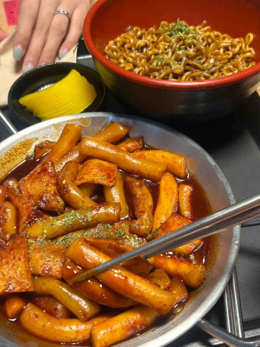 치즈가 늘어나는 치즈 떡볶이