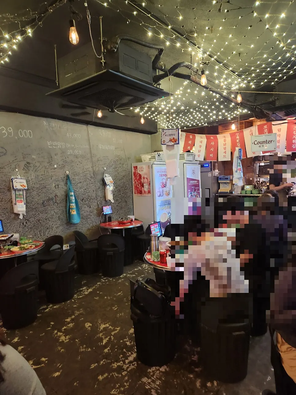 Full view of indoor tables for 2-4 people