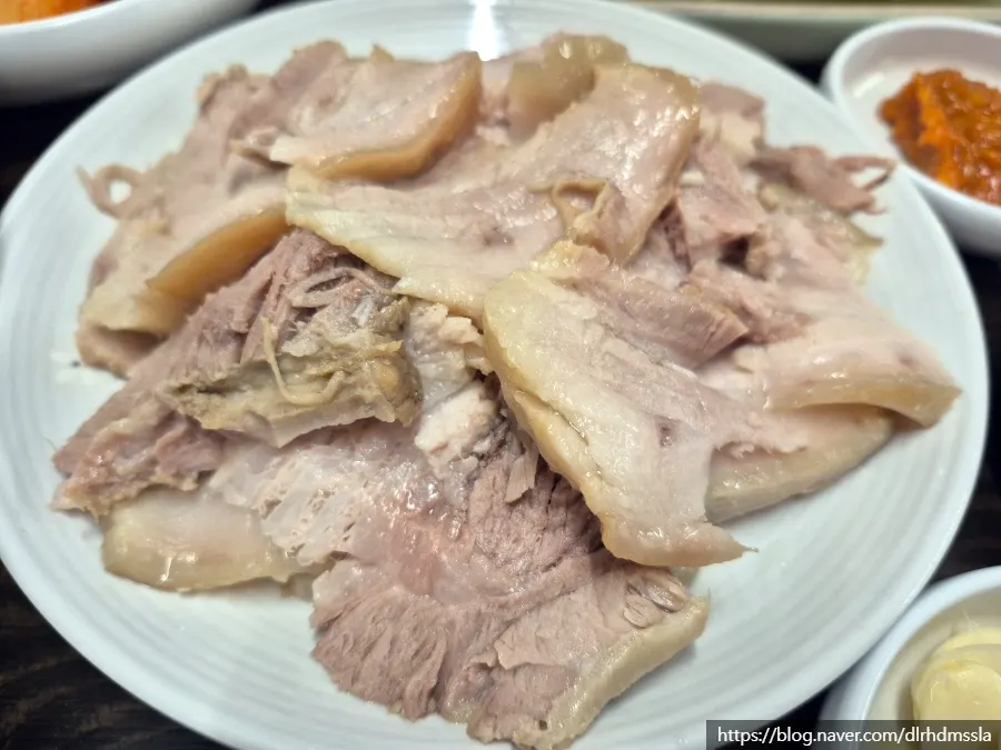 Plate of moist medium bossam suyuk