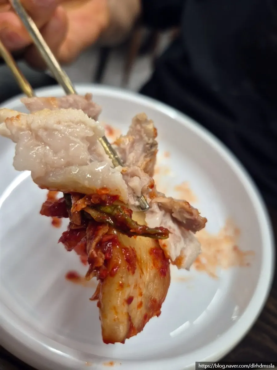 Cross-section of tender bossam suyuk